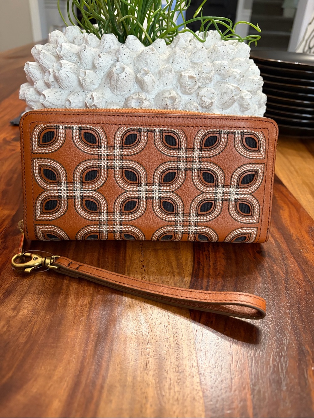 Fossil Logan Tan Leather Wristlet Clutch with Geometric Appliqué